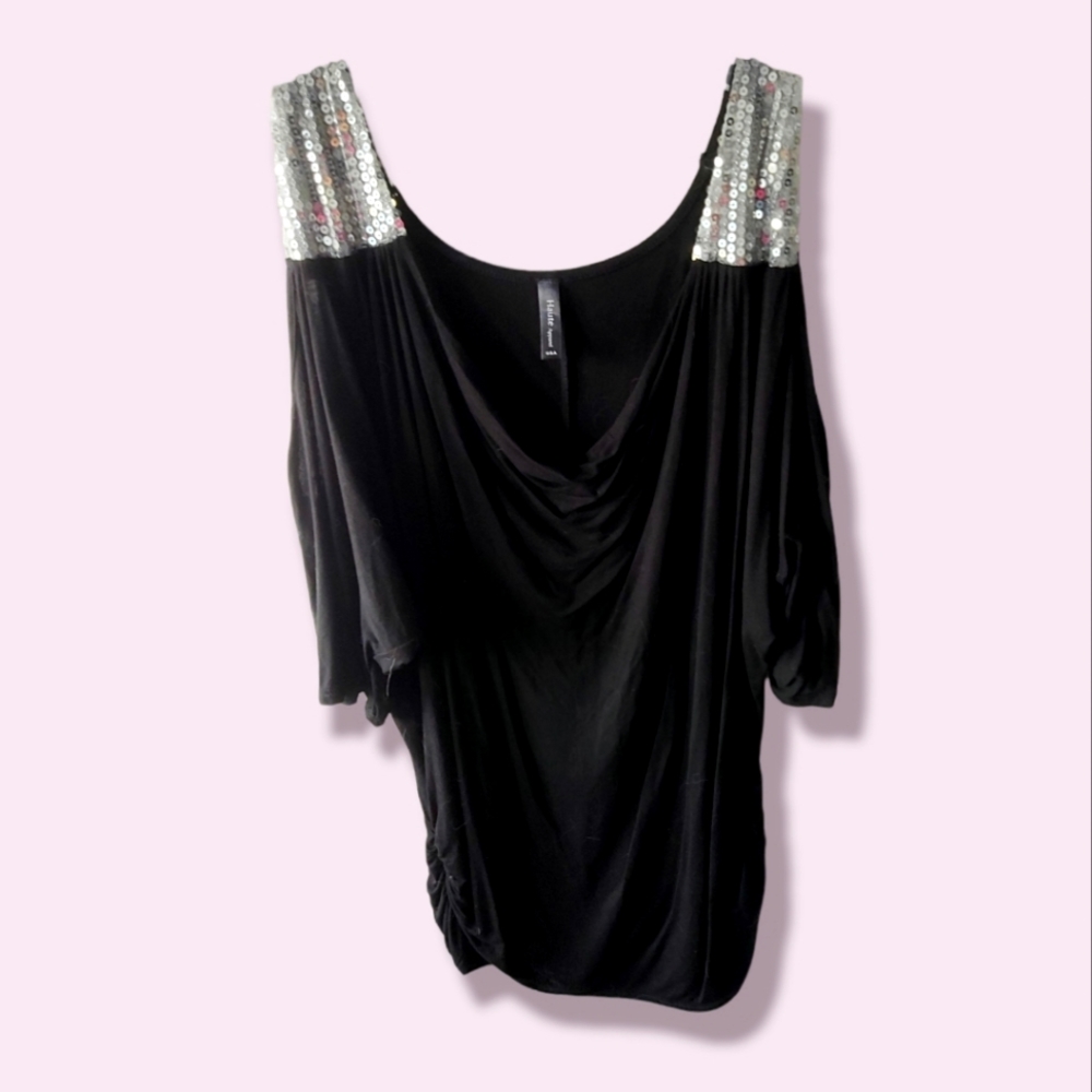 Sequined detailed top